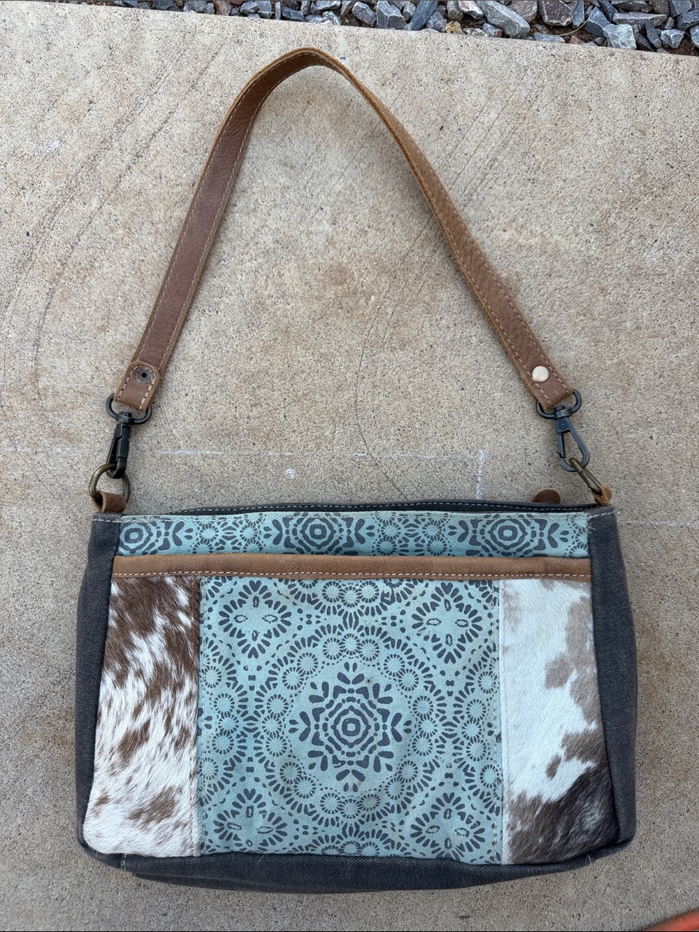Western-Style Cowhide and Mint Pattern Shoulder Bag